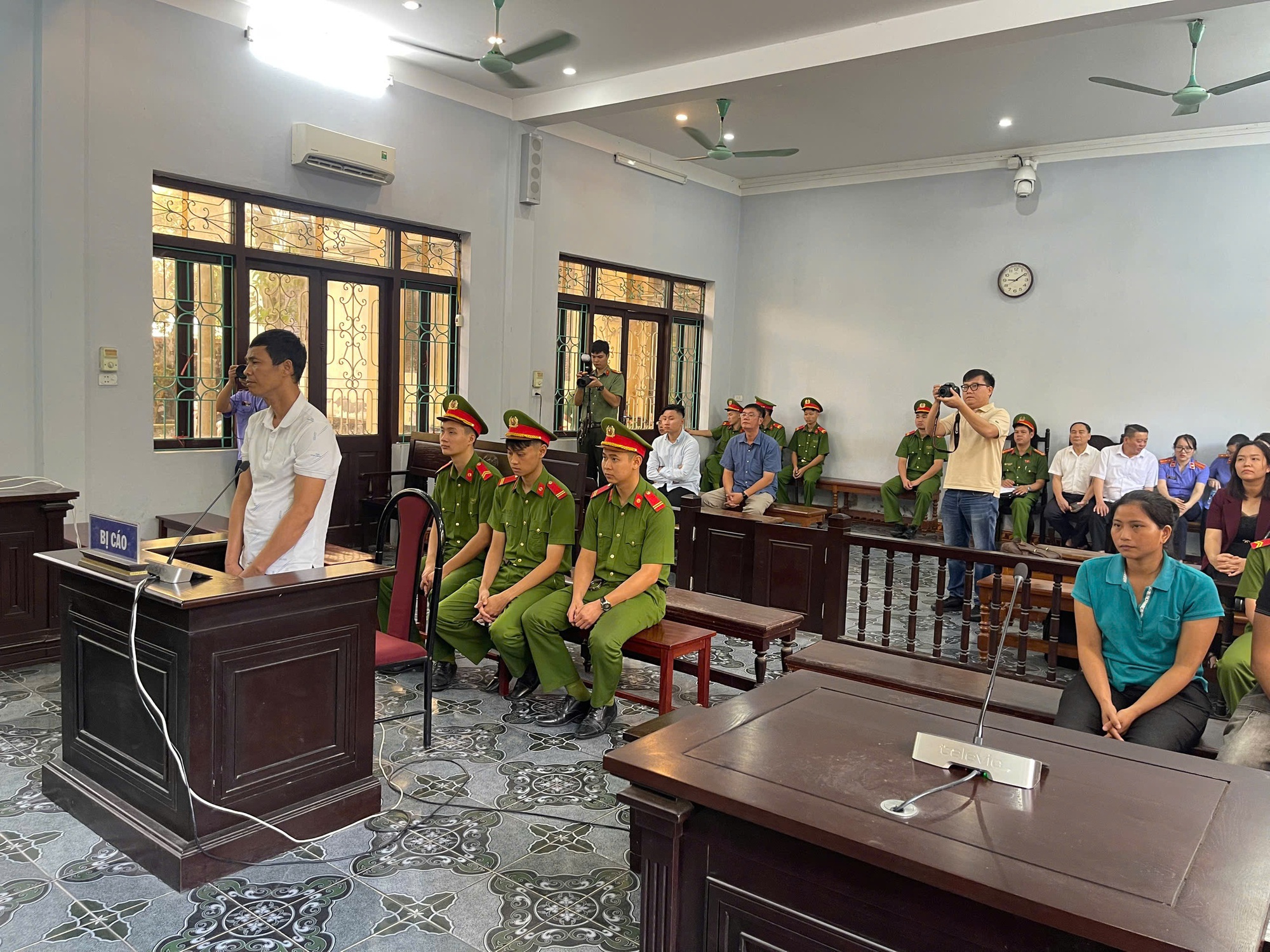 VKSND thay đổi kháng nghị, đề nghị miễn trách nhiệm hình sự cho người nuôi gà lôi trắng- Ảnh 1.