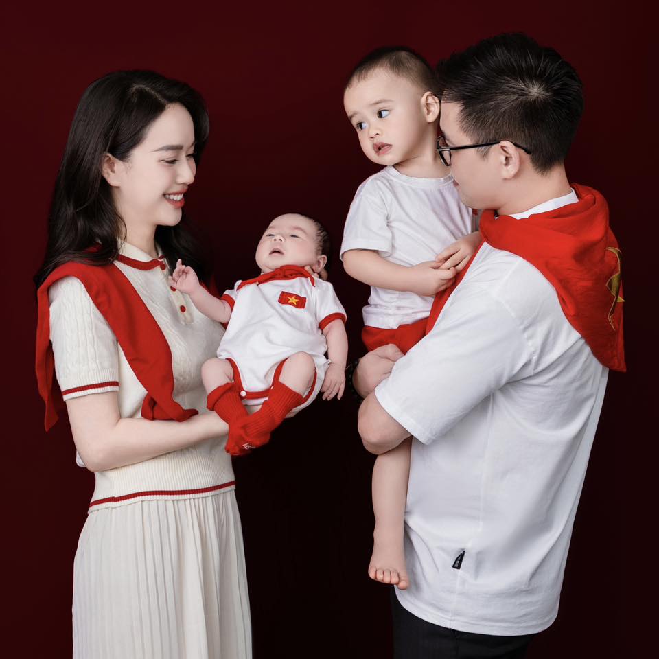 4 hot mom rủ nhau 