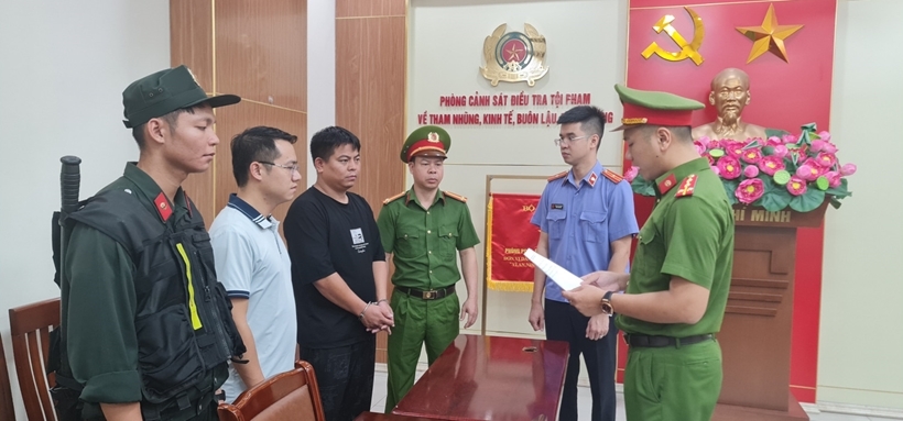 Khám xét nơi ở và nơi làm việc, bắt Giám đốc Nông Văn Hậu- Ảnh 1.