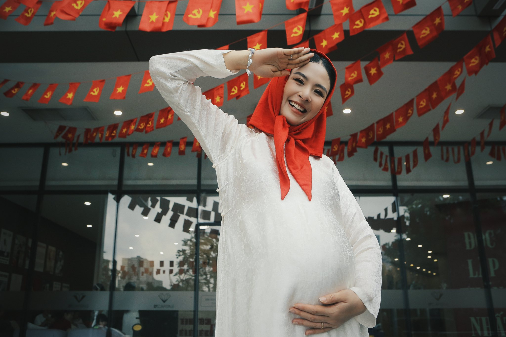 4 hot mom rủ nhau 