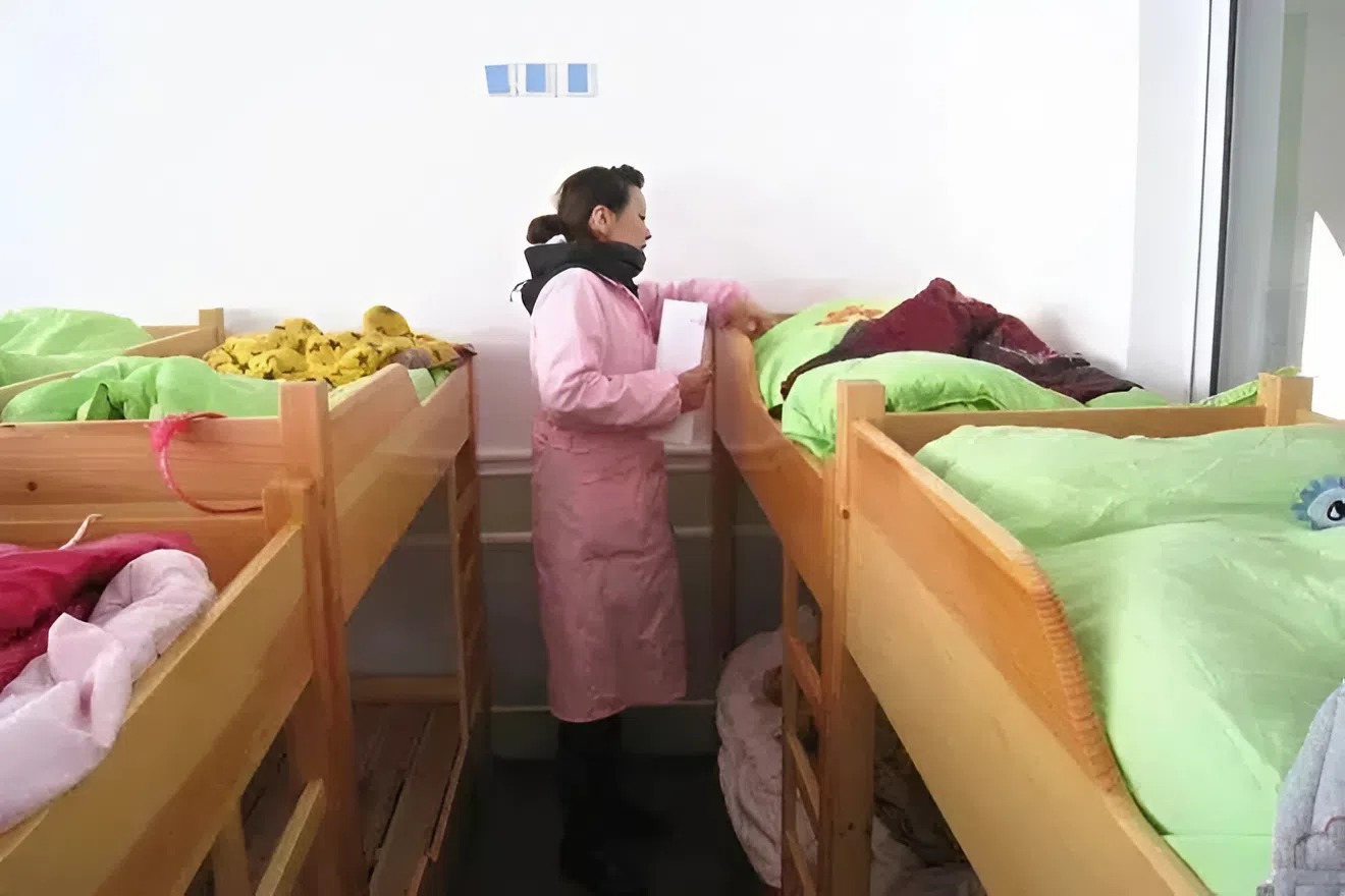 Giáo viên gửi ảnh học sinh ngủ trưa vào nhóm chung, phụ huynh xem xong tức giận đùng đùng: "Tôi đóng tiền để chăm sóc kiểu này à?"- Ảnh 1. Giáo viên gửi ảnh học sinh ngủ trưa vào nhóm chung, phụ huynh xem xong tức giận đùng đùng: "Tôi đóng tiền để chăm sóc kiểu này à?"- Ảnh 1.