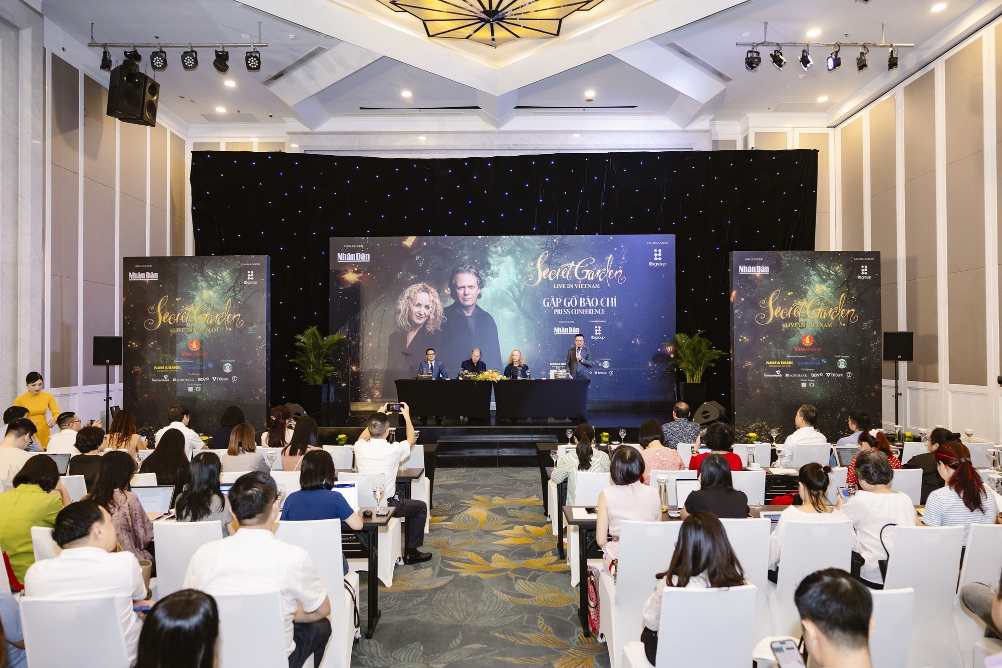 Ban nhạc 5 triệu bản mất đến 2 năm để tới Việt Nam làm show mở màn tour diễn- Ảnh 1.