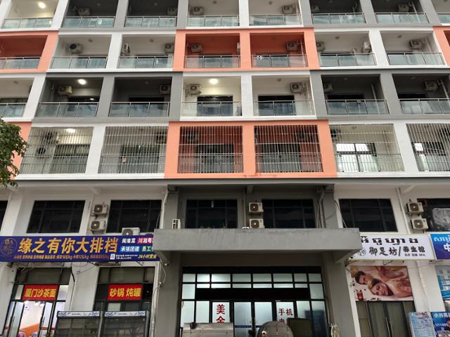 Cận cảnh "khu phức hợp lừa đảo lớn nhất Sihanoukville" ở Campuchia- Ảnh 2.