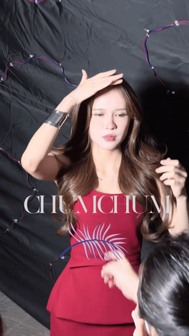 Thiều Bảo Trâm lạ thế, mặt đơ cỡ này- Ảnh 3.