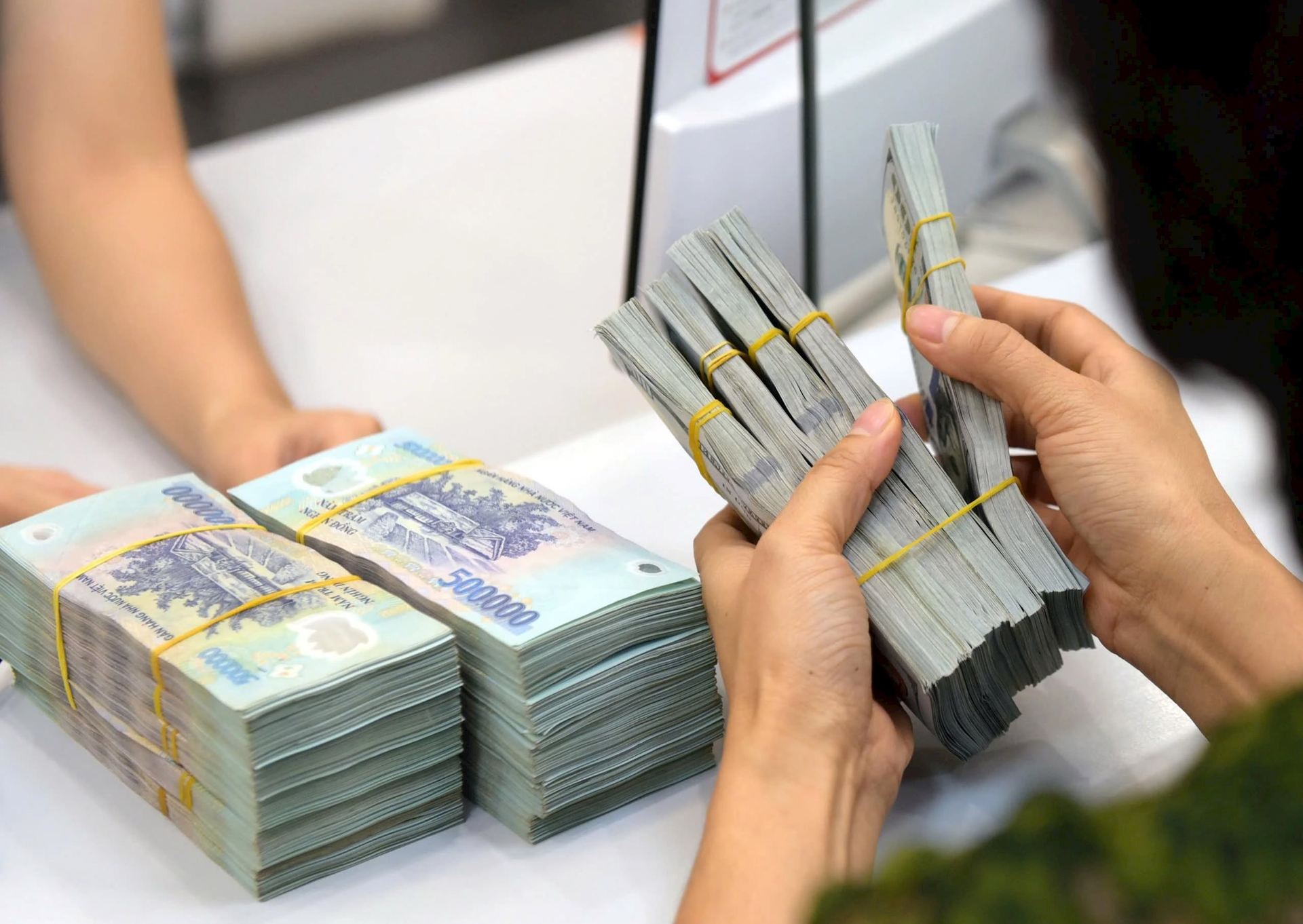 Một số người ở Việt Nam đã nhận gần 8 tỷ USD- Ảnh 1.