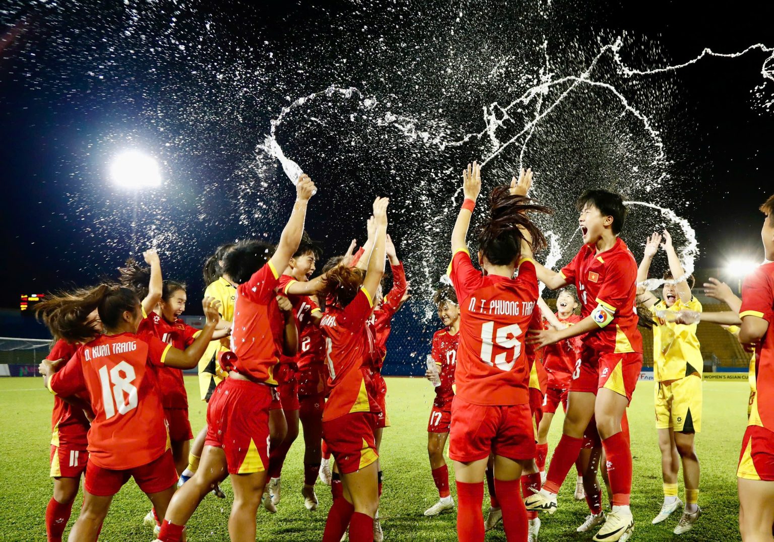 U17 nữ Việt Nam xuất sắc toàn thắng giành vé dự VCK châu Á 2026- Ảnh 1.