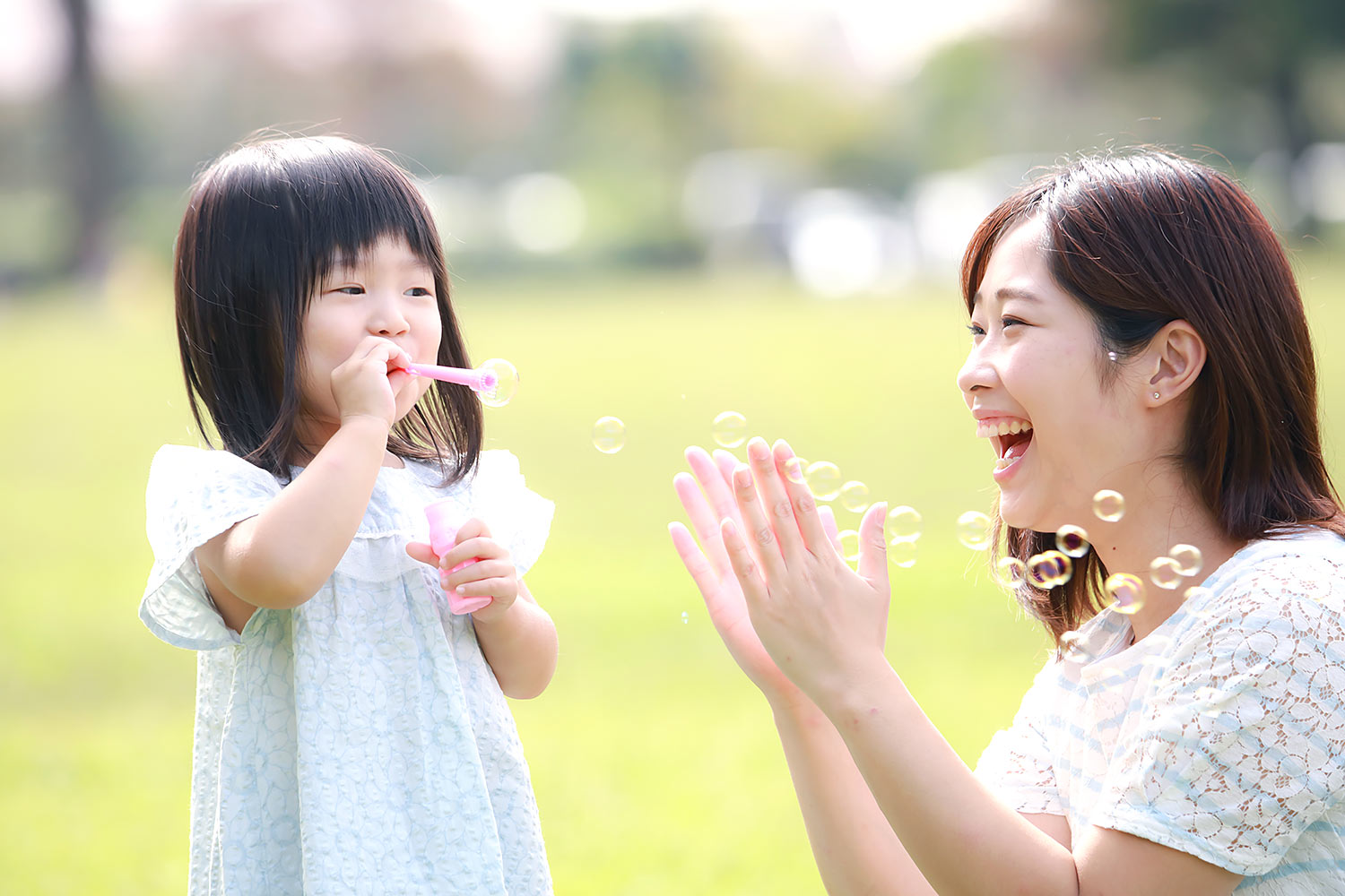 Mỗi lần mẹ chồng đi ra ngoài đều mang về một cái túi, con dâu lén mở ra xem rồi không thốt nên lời- Ảnh 2.