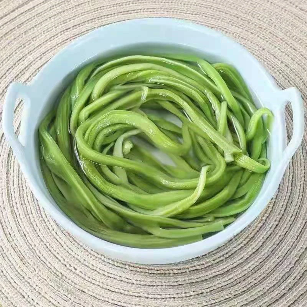 Loại rau trông như "nắm cỏ", xưa rẻ bèo nay lên tầm đặc sản giá nửa triệu/kg- Ảnh 1.
