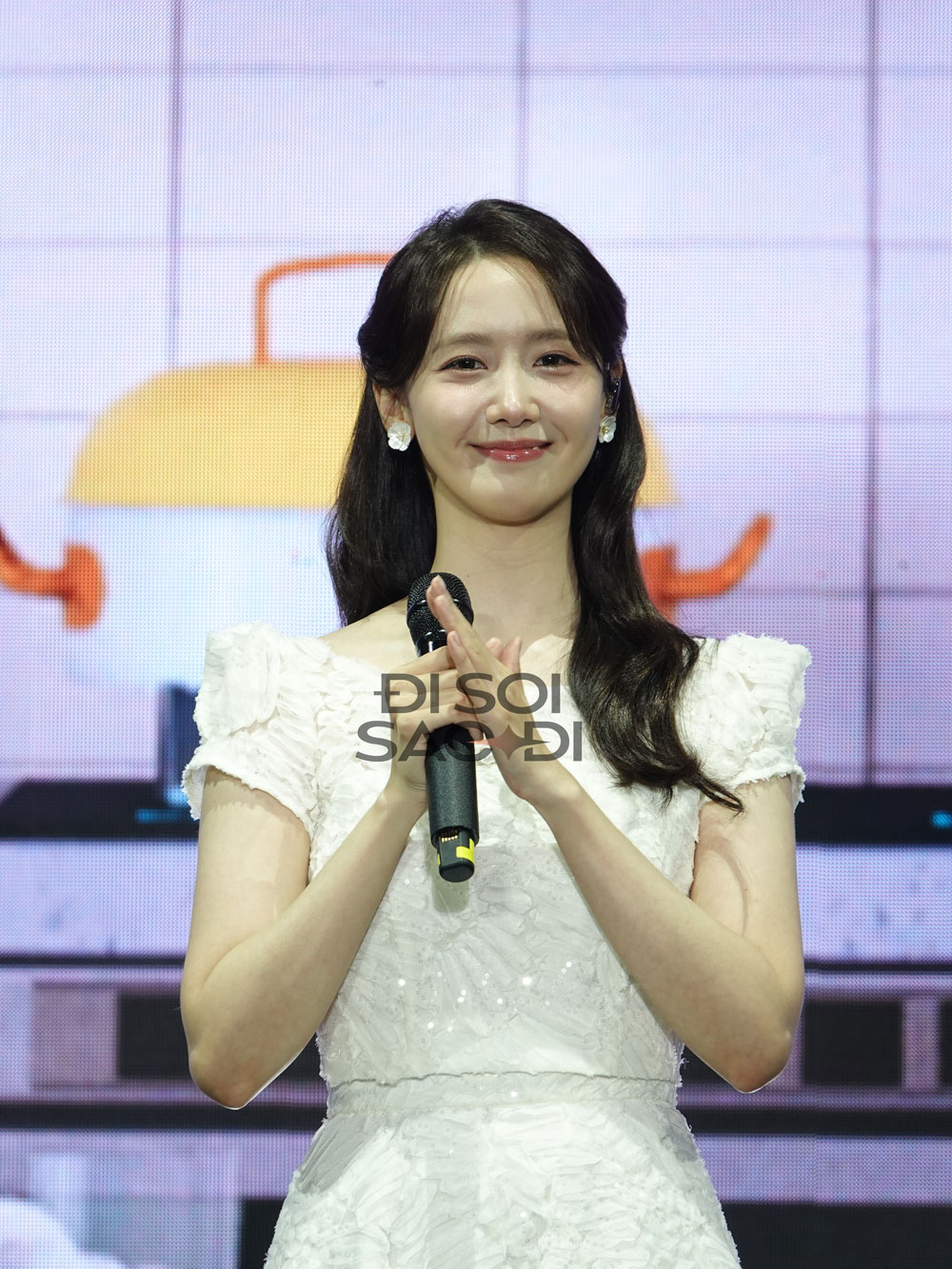 Fan meeting Yoona (SNSD) tại Việt Nam: Nữ thần đội nón lá tạo dáng cực điệu, quyết chưa ăn phở chưa về Hàn!- Ảnh 1. Fan meeting Yoona (SNSD) tại Việt Nam: Nữ thần đội nón lá tạo dáng cực điệu, quyết chưa ăn phở chưa về Hàn!- Ảnh 1.