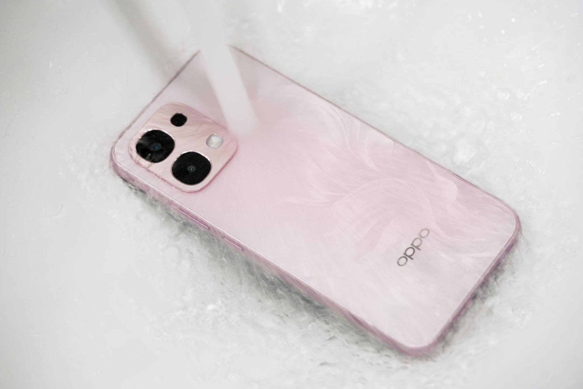 OPPO A6 Pro: Top smartphone phổ thông với pin 7.000mAh, dùng vài ngày không cần sạc pin- Ảnh 4.