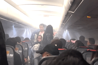 Lý do Vietnam Airlines, Vietjet Air cấm dùng pin sạc dự phòng trên chuyến bay- Ảnh 2.