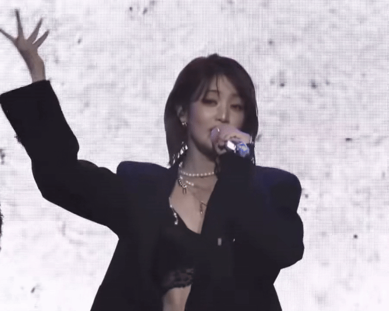 Nhóm nữ mặc trang phục lộ nội y, gây sốc với lyrics 18+ tại sự kiện từ thiện drama nhất hiện nay- Ảnh 1.