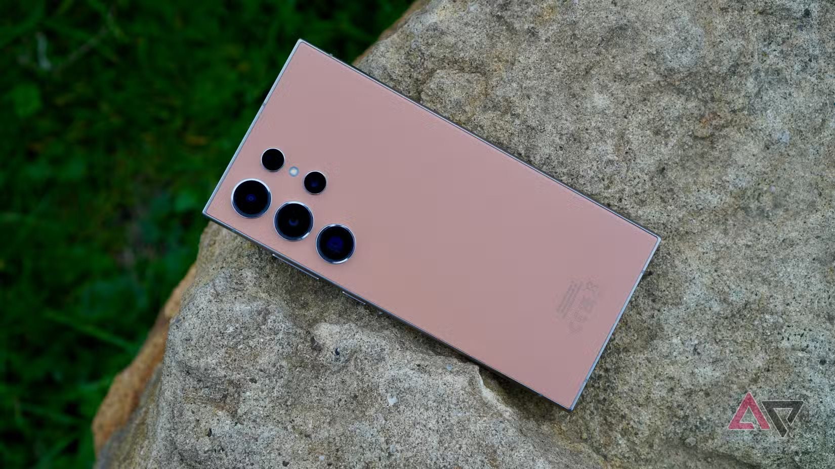 C&oacute; một thứ "v&ocirc; dụng" đối với nhiều người m&agrave; Samsung vẫn cố giữ tr&ecirc;n điện thoại: Đến l&uacute;c x&oacute;a sổ được rồi?- Ảnh 3.