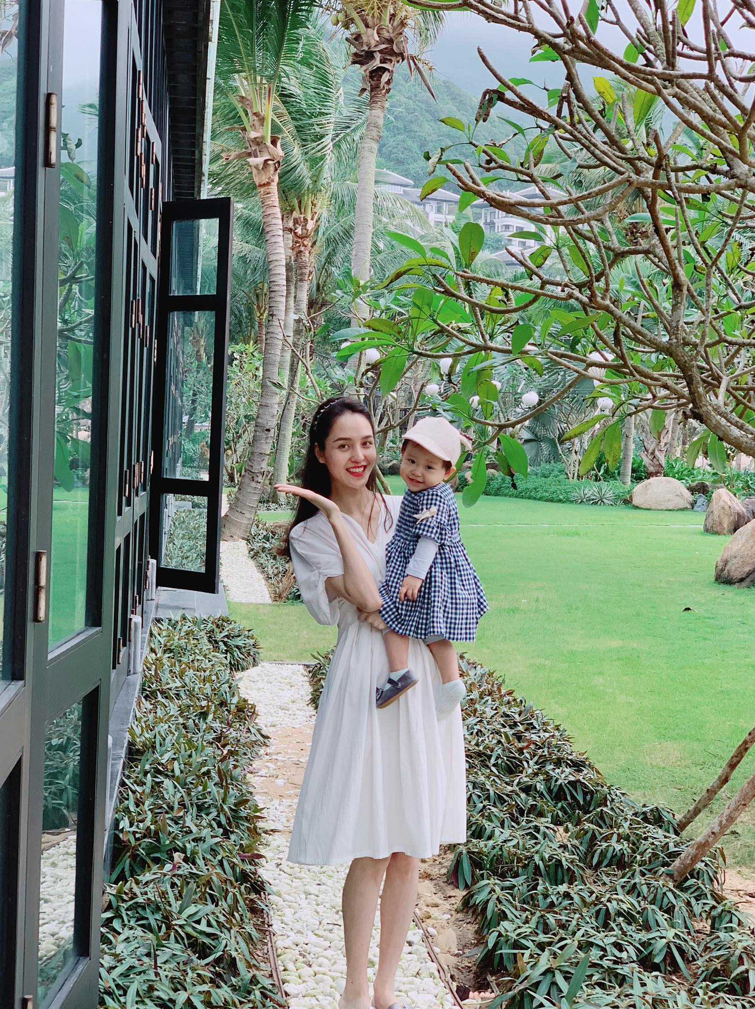 4 hot mom rủ nhau 