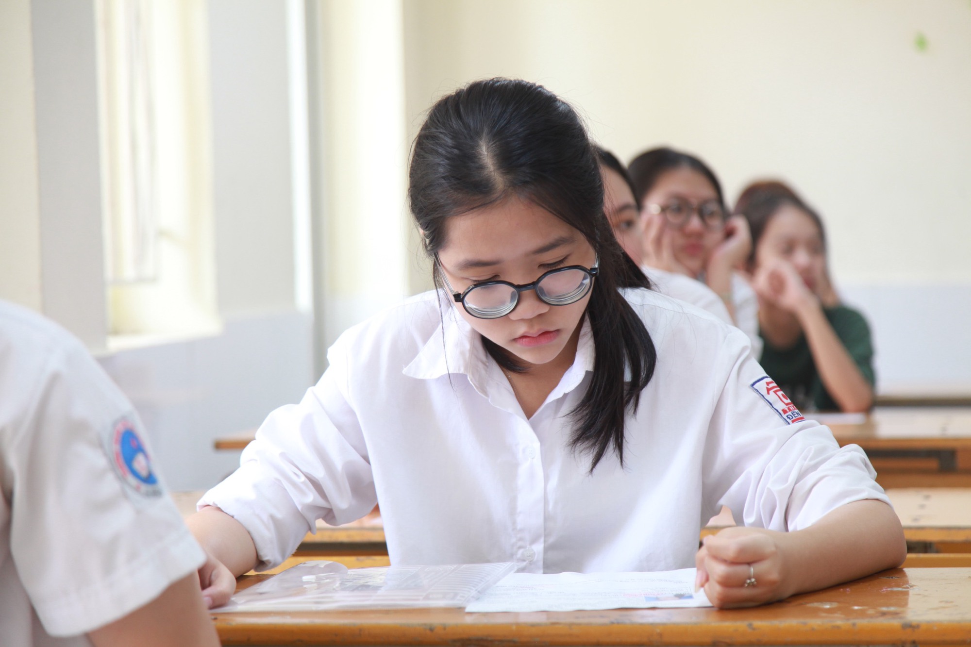 Trên đời này, ai khó chiều hơn PHỤ HUYNH? Không tin cứ xem phản ứng sau khi TP.HCM công bố 3 môn thi lớp 10!- Ảnh 1.