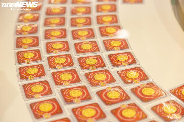 C&oacute; n&ecirc;n mua v&agrave;ng trong cơn tăng đi&ecirc;n loạn?- Ảnh 2.