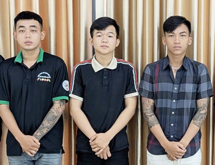 Chân dung 8 đối tượng cướp tài sản trên đường đi cúng Bà Chúa xứ núi Sam- Ảnh 2. Chân dung 8 đối tượng cướp tài sản trên đường đi cúng Bà Chúa xứ núi Sam- Ảnh 2.