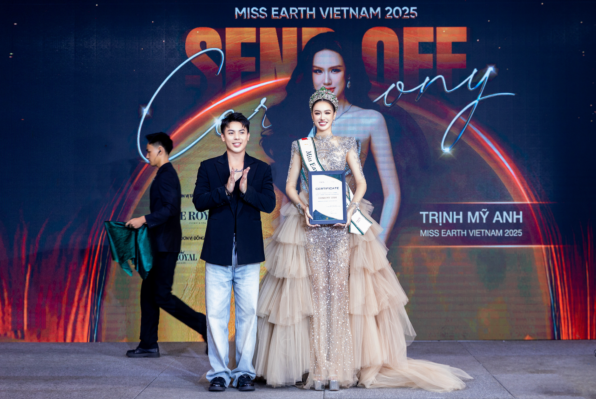 Trịnh Mỹ Anh sẵn sàng chinh phục vương miện Hoa hậu Trái Đất 2025- Ảnh 2. Trịnh Mỹ Anh sẵn sàng chinh phục vương miện Hoa hậu Trái Đất 2025- Ảnh 2.