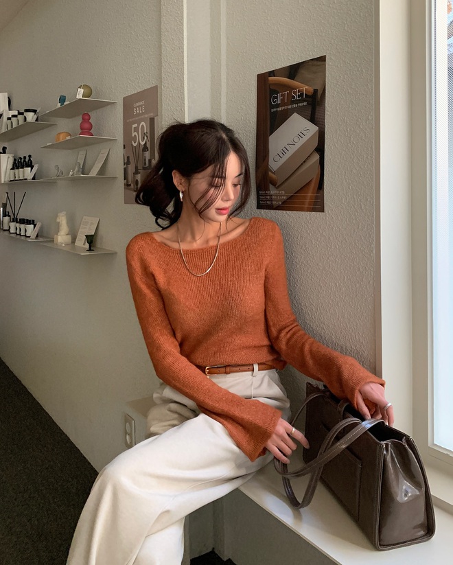 4 mẫu áo công sở phải có trong mùa đông để style đi làm sành điệu hơn hẳn năm ngoái- Ảnh 3.