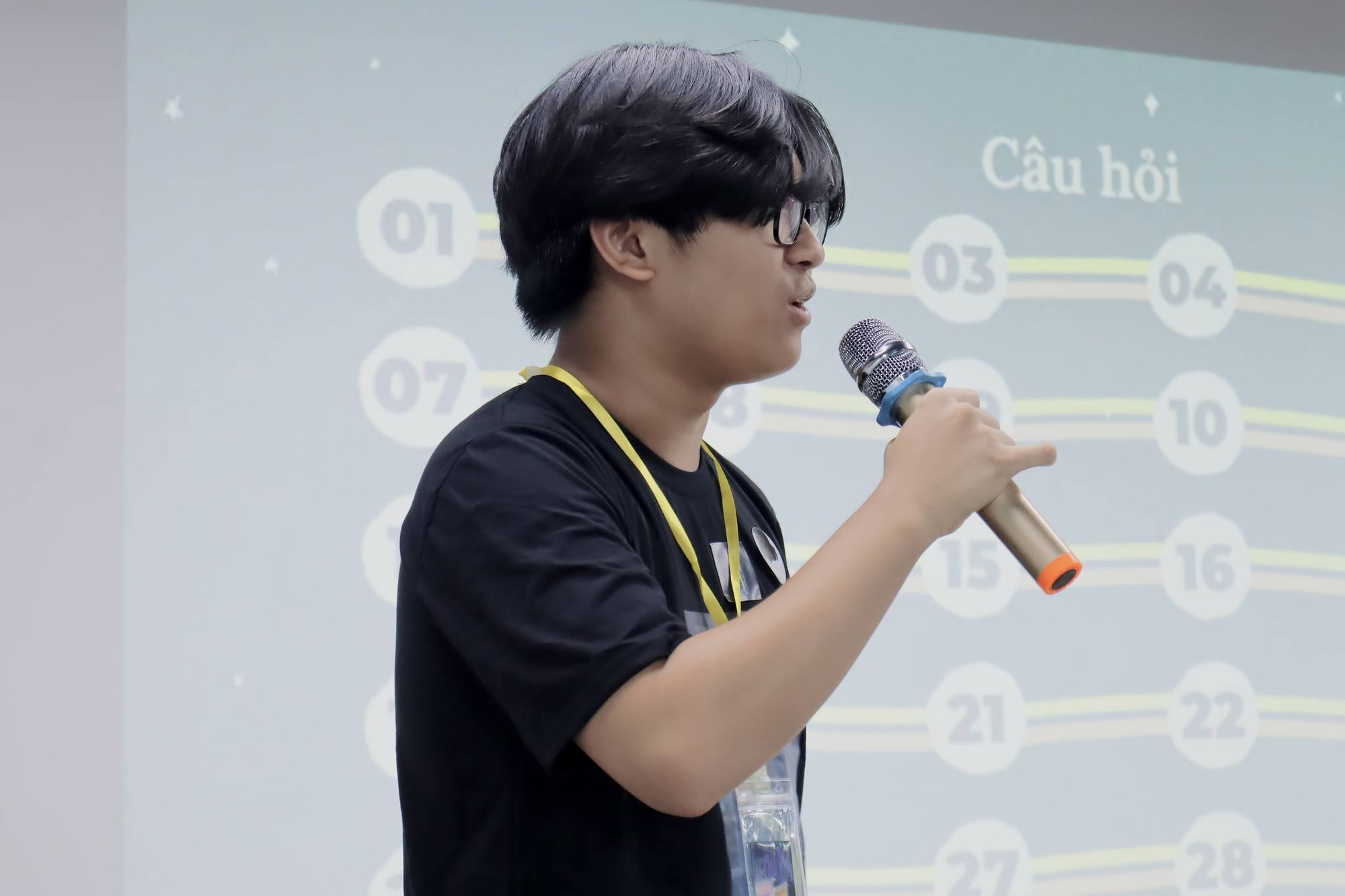 Chân dung cậu bé từng ngồi trước TV xem Olympia nay thành thí sinh mang cầu truyền hình Chung kết năm 2025 về cho Hà Nội- Ảnh 3.