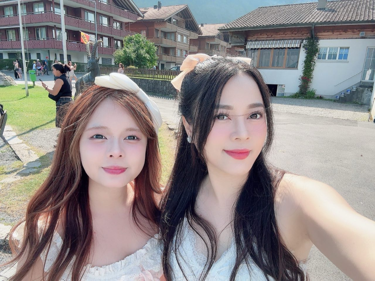 Con gái lớn của hot mom Hằng Túi gây 
