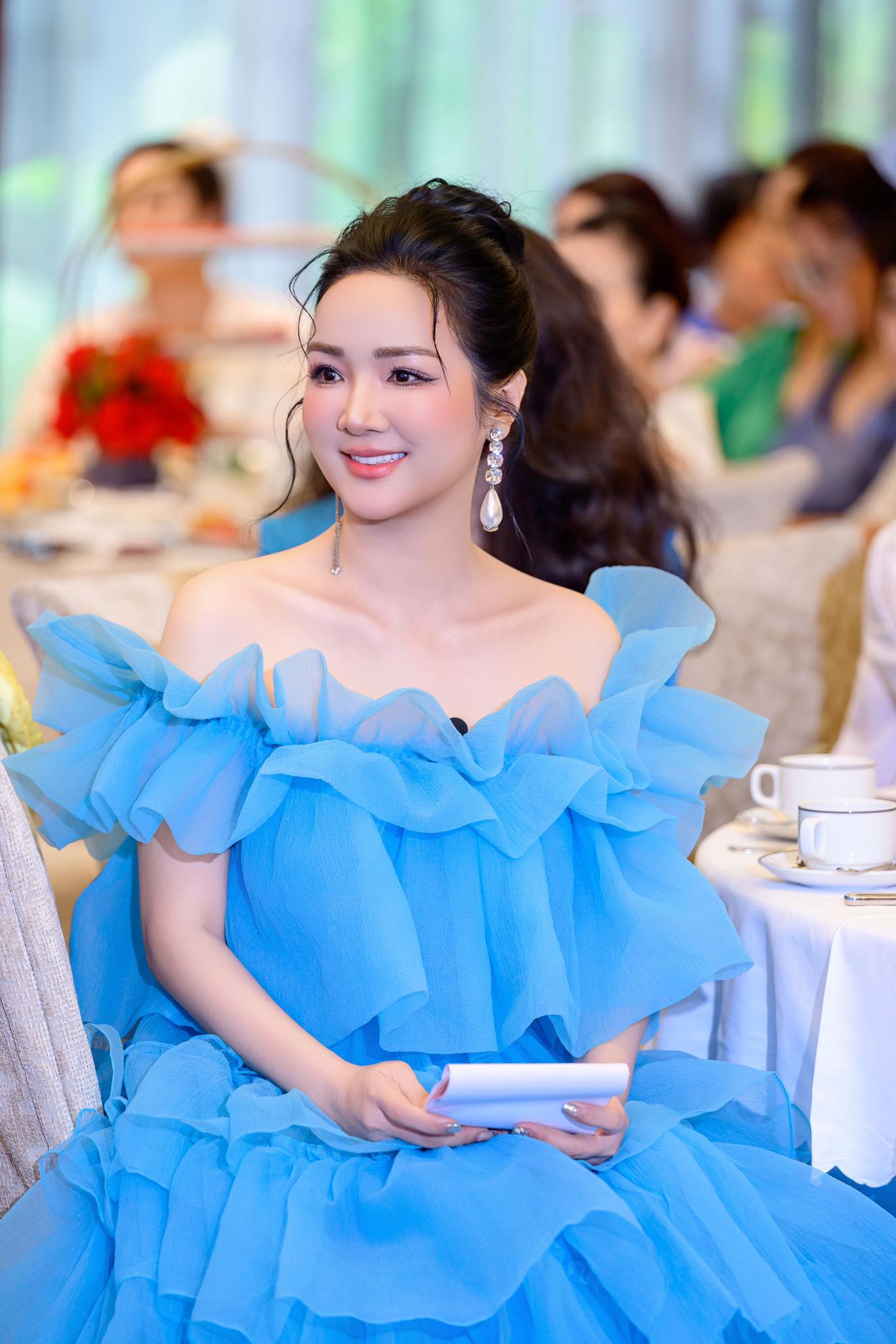 Bên trong biệt thự to như cung điện của người đẹp từng là Bên trong biệt thự to như cung điện của người đẹp từng là