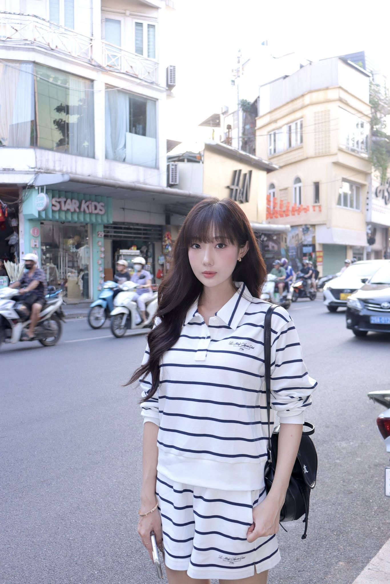 Cô gái bị người lạ tấn công, nhổ nước bọt ở hồ Gươm, còn bị nói: "Vì xinh nên mới bị thế"- Ảnh 1.