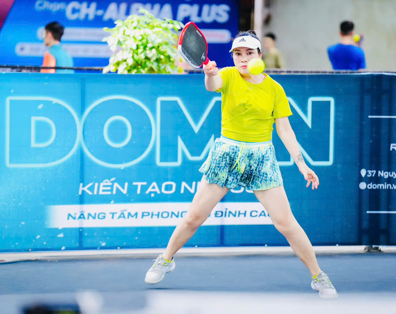 Nữ huấn luyện viên pickleball tuổi U50: Từ nỗi sợ tiền mãn kinh đến "bông hồng rực rỡ" trên sân tập khiến nhiều người xuýt xoa- Ảnh 7.