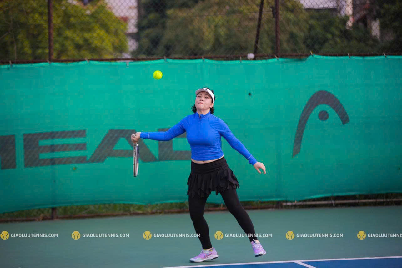 Nữ huấn luyện viên pickleball tuổi U50: Từ nỗi sợ tiền mãn kinh đến "bông hồng rực rỡ" trên sân tập khiến nhiều người xuýt xoa- Ảnh 3.