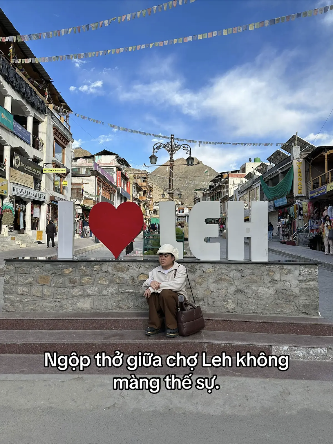 Bông Tím phải thở oxy trên đường đi du lịch- Ảnh 6.