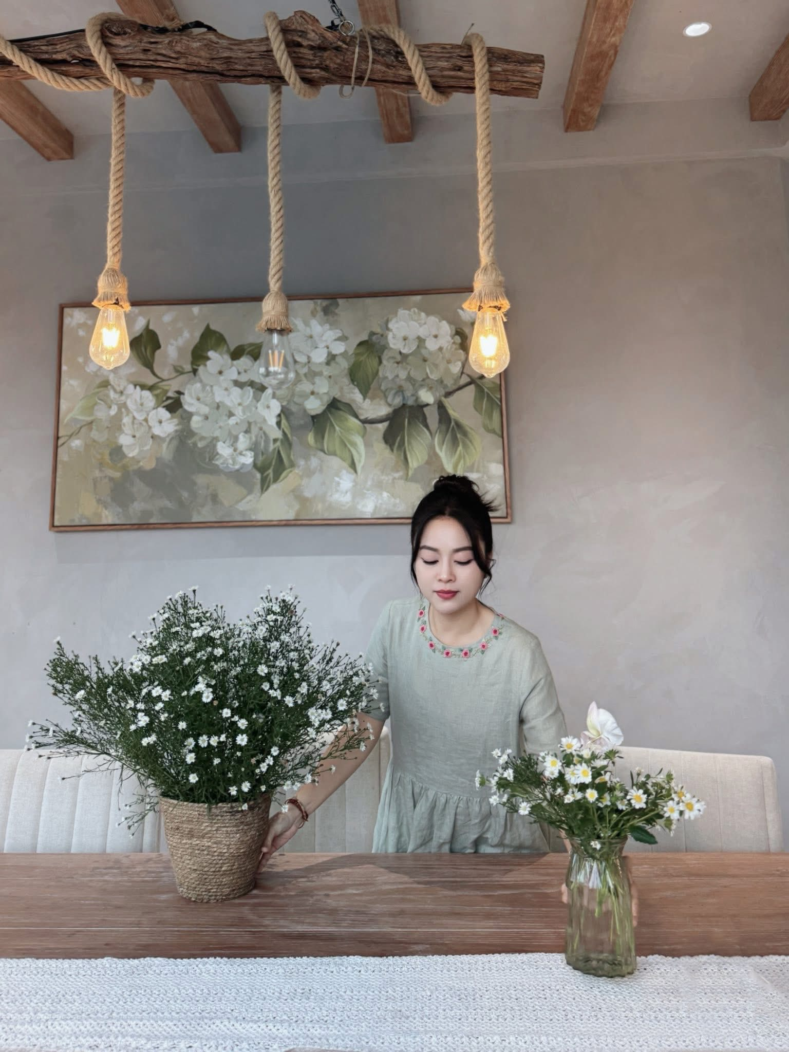 Con gái lớn của hot mom Hằng Túi gây 