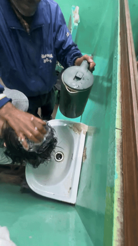 Gội đầu, massage cổ vai gáy ở Ấn Độ giá 45.000 đồng: Ở Việt Nam còn nghe tiếng "bốp, bốp"- Ảnh 5.