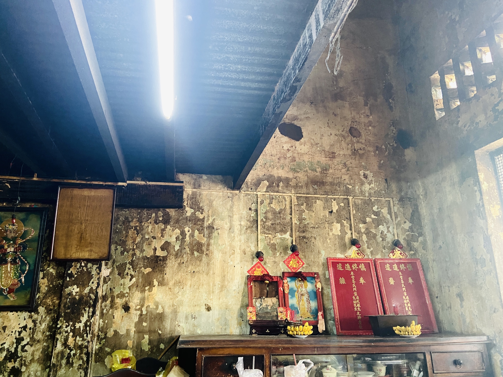 Bên trong một căn nhà ở Chợ Lớn của những người phụ nữ "thề không lấy chồng"": Những nghi lễ kỳ lạ- Ảnh 3. Bên trong một căn nhà ở Chợ Lớn của những người phụ nữ "thề không lấy chồng"": Những nghi lễ kỳ lạ- Ảnh 3.