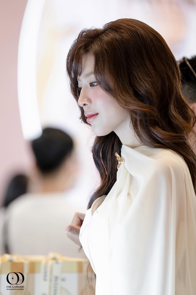 Tân binh Vbiz đi event đẹp phát sáng, visual sánh ngang Suzy và Jisoo- Ảnh 6.