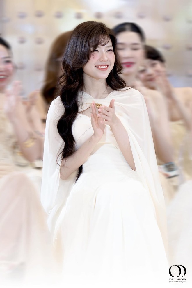 Tân binh Vbiz đi event đẹp phát sáng, visual sánh ngang Suzy và Jisoo- Ảnh 4.