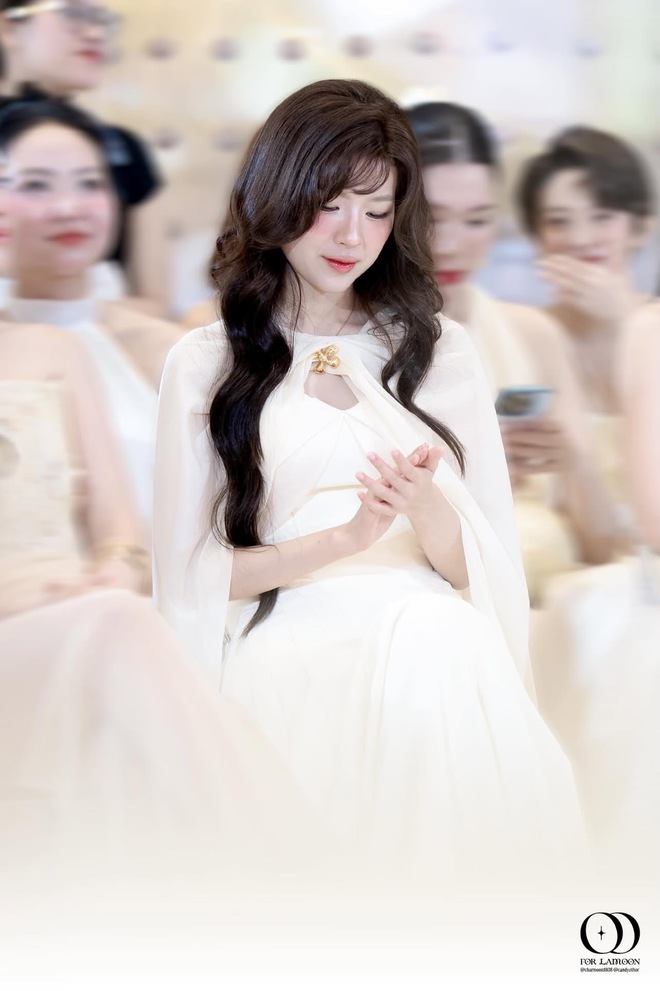 Tân binh Vbiz đi event đẹp phát sáng, visual sánh ngang Suzy và Jisoo- Ảnh 1.