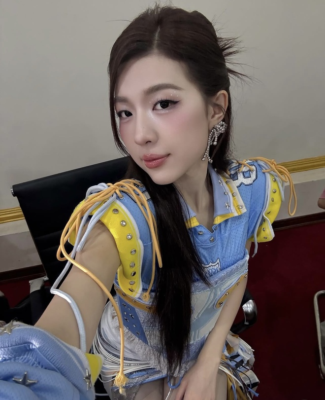 Tân binh Vbiz đi event đẹp phát sáng, visual sánh ngang Suzy và Jisoo- Ảnh 15.