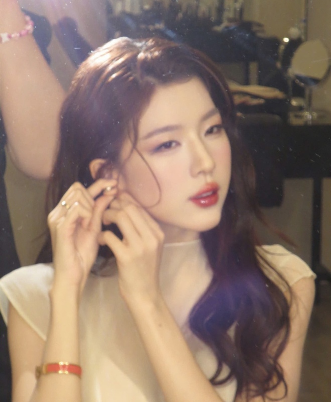 Tân binh Vbiz đi event đẹp phát sáng, visual sánh ngang Suzy và Jisoo- Ảnh 12.