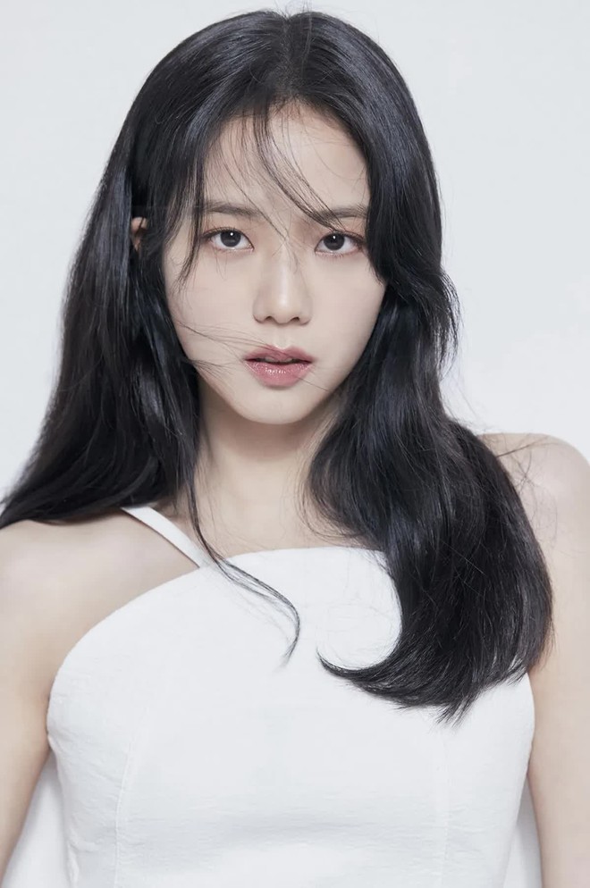 Tân binh Vbiz đi event đẹp phát sáng, visual sánh ngang Suzy và Jisoo- Ảnh 11.