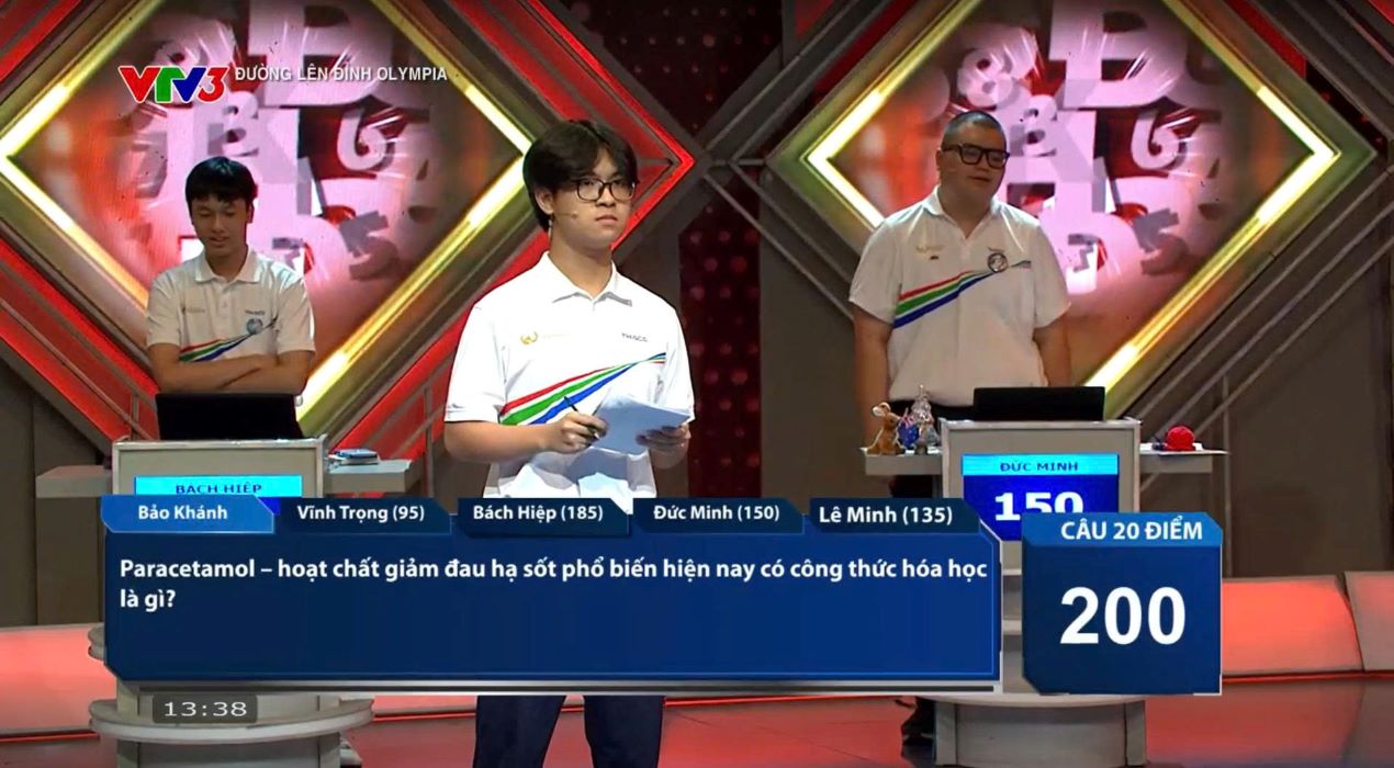 Chân dung cậu bé từng ngồi trước TV xem Olympia nay thành thí sinh mang cầu truyền hình Chung kết năm 2025 về cho Hà Nội- Ảnh 2.