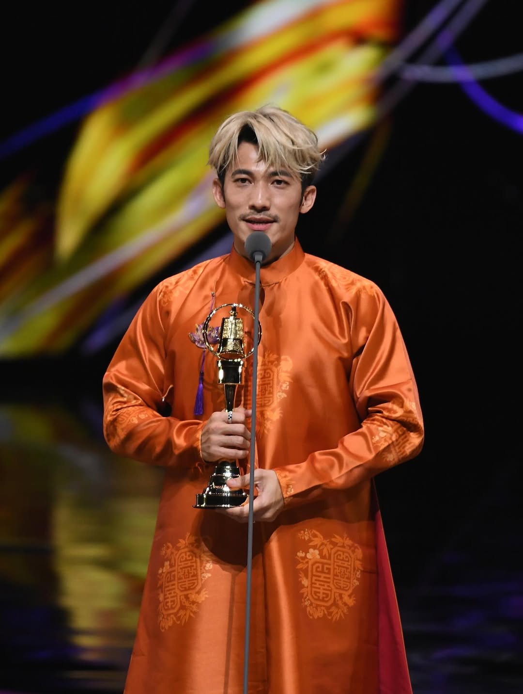 Tuyên bố gây bão MXH Trung Quốc của Liên Bỉnh Phát sau khi lên ngôi Thị đế Kim Chung!- Ảnh 3. Tuyên bố gây bão MXH Trung Quốc của Liên Bỉnh Phát sau khi lên ngôi Thị đế Kim Chung!- Ảnh 3.