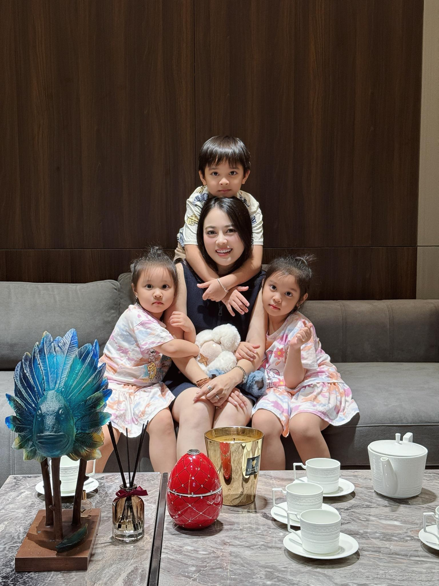 Con gái lớn của hot mom Hằng Túi gây 