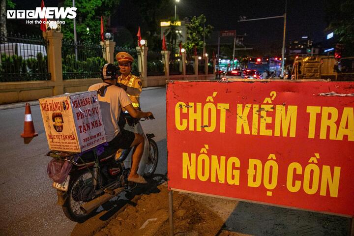 Hơn 2.500 tài xế vi phạm nồng độ cồn trong đêm 18/10, nhiều nhất tại Bắc Ninh- Ảnh 1.