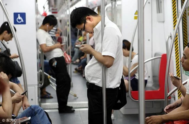 5 loại ốp lưng người EQ thấp hay dùng- Ảnh 1.