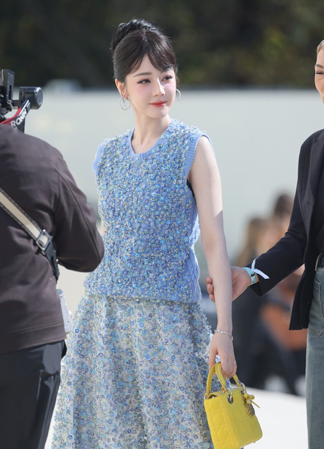 Dior gửi giày long gót cho Địch Lệ Nhiệt Ba- Ảnh 7.