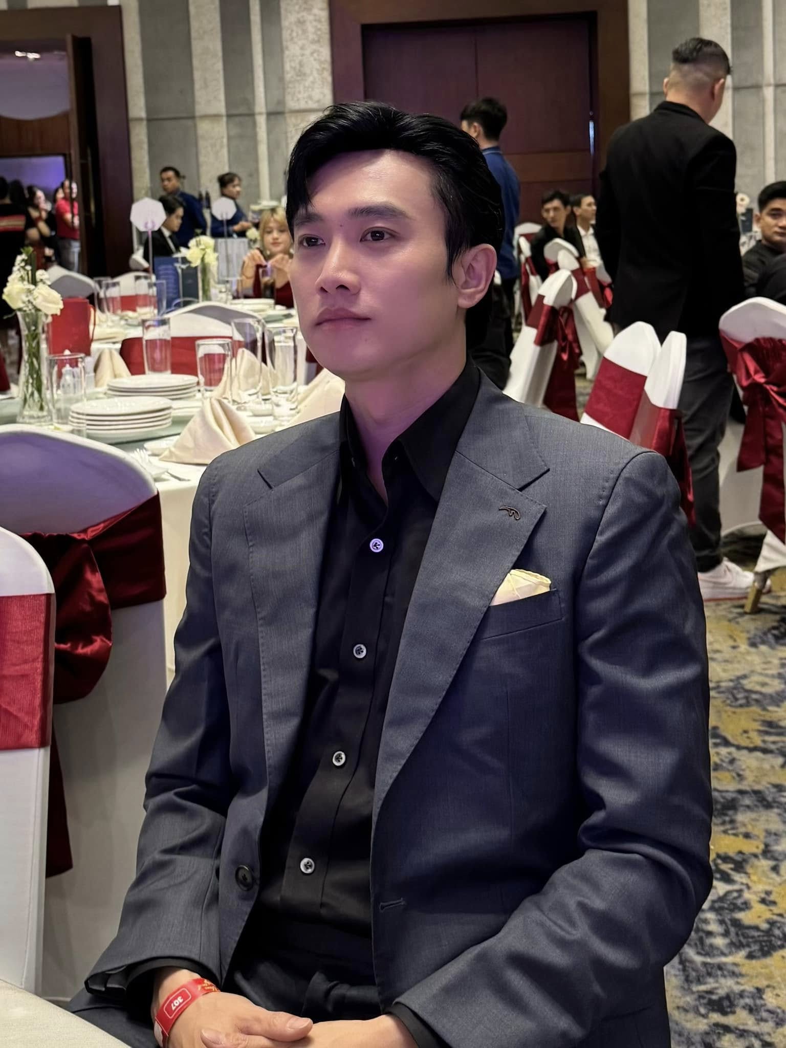 Việt Nam có 1 tổng tài vừa đẹp vừa giàu ngang ngửa Trần Vỹ Đình: Ở biệt thự 7000m2, trẻ mãi không già suốt 15 năm- Ảnh 10. Việt Nam có 1 tổng tài vừa đẹp vừa giàu ngang ngửa Trần Vỹ Đình: Ở biệt thự 7000m2, trẻ mãi không già suốt 15 năm- Ảnh 10.