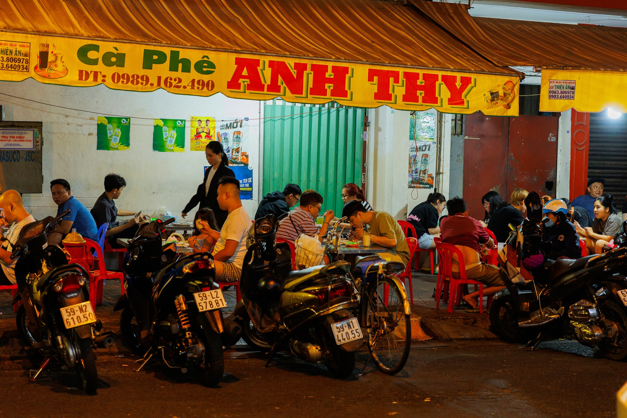 Trấn Thành ra phường Bình Tây ăn 