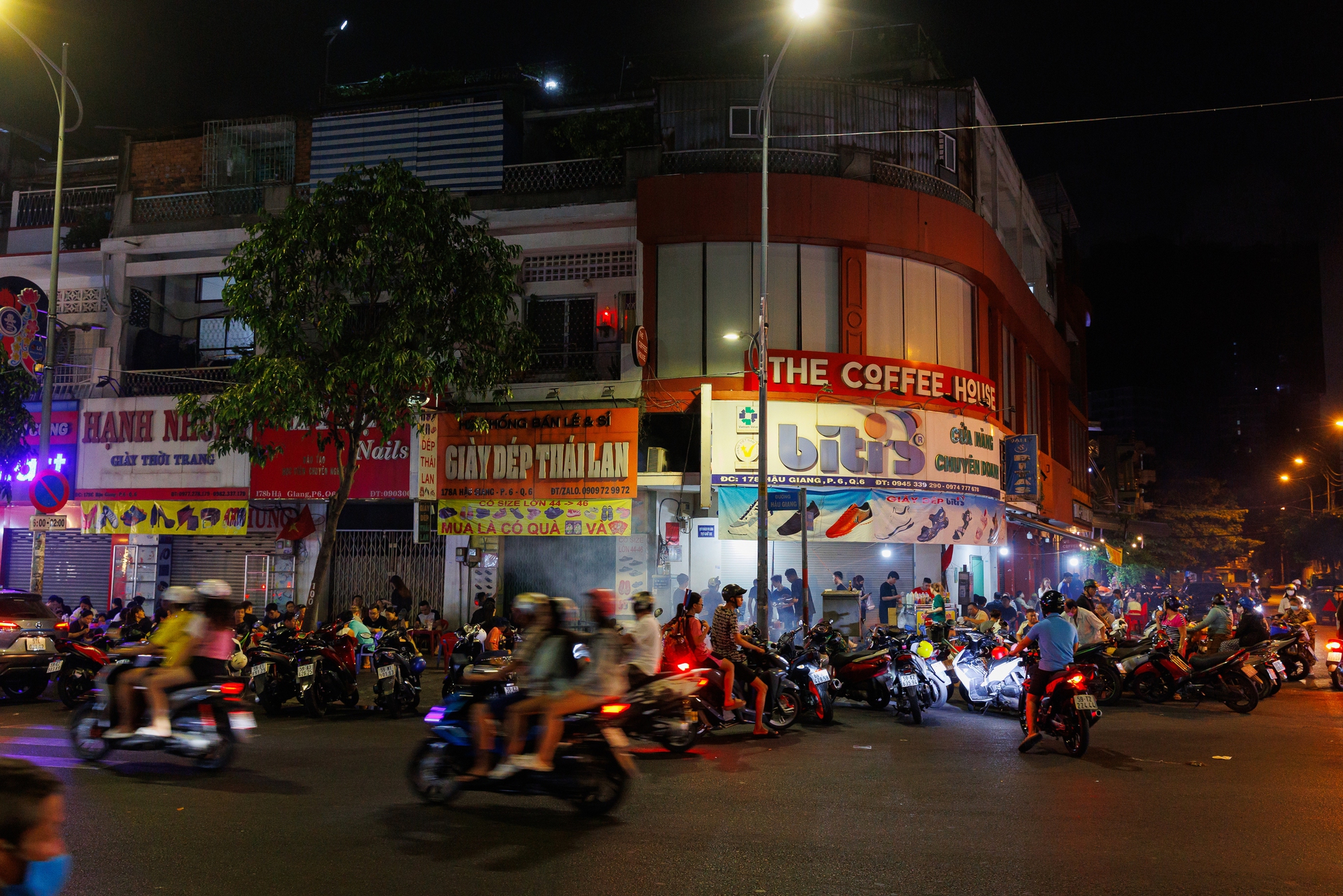 Trấn Thành ra phường Bình Tây ăn 