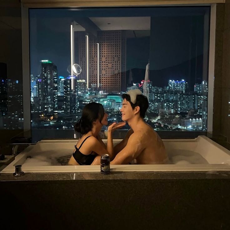 Bạn gái hơn 5 tuổi mang thai, hứa "cưới nghé lẫn trâu" thì cho tiền cất nhà báo hiếu bố mẹ ở quê: Tôi có nên nhắm mắt?- Ảnh 1.