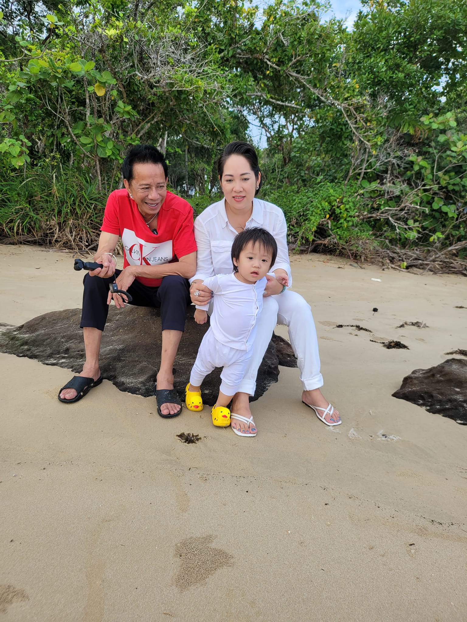 Nhan sắc vợ 3, kém 29 tuổi của "vua hài" từng cầm 300 cây vàng mua siêu xe, giờ bán cơm tấm- Ảnh 8.